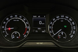 Punainen Skoda Octavia 2017 kuva 19.