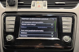 Punainen Skoda Octavia 2017 kuva 22.