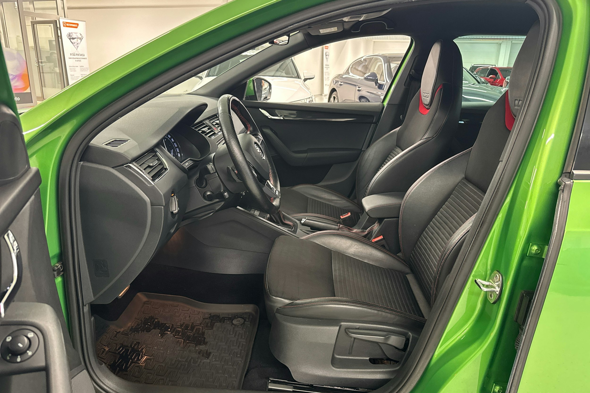 vihreä Skoda Octavia 2017 kuva 6.