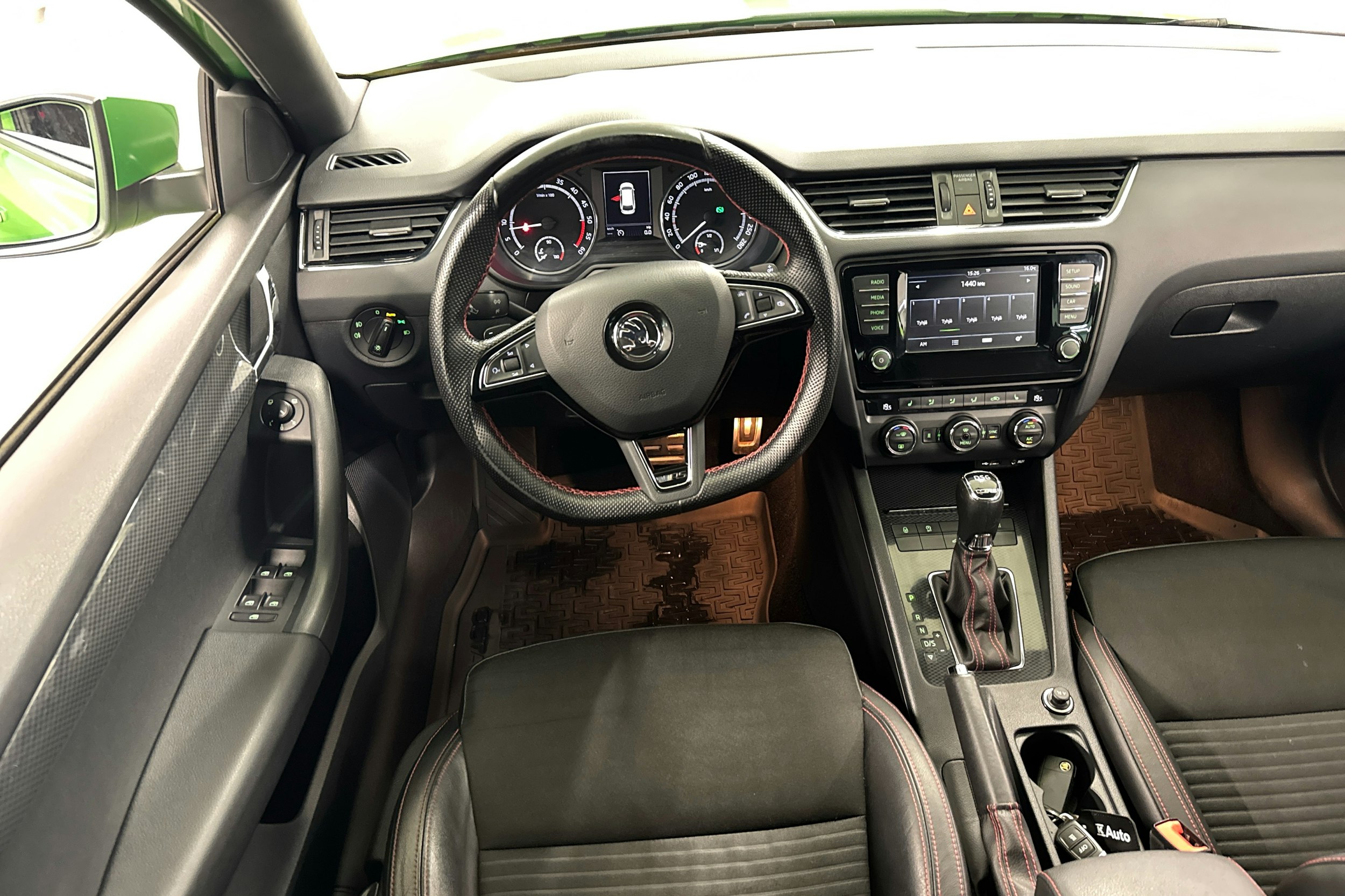 vihreä Skoda Octavia 2017 kuva 7.
