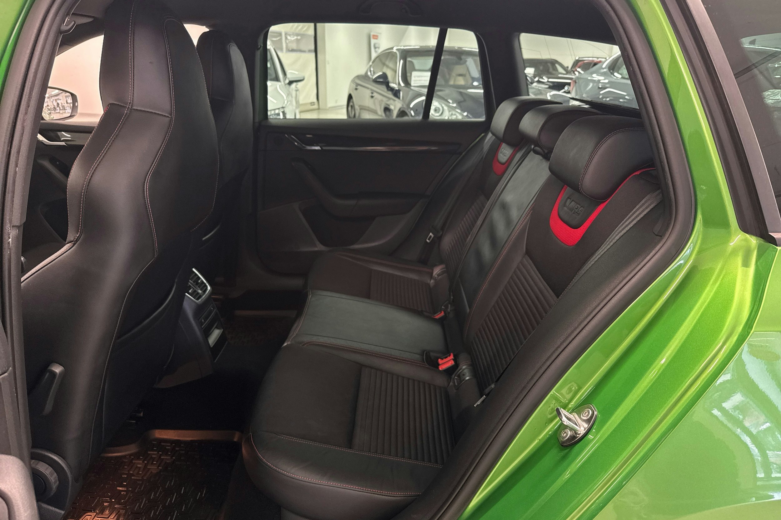 vihreä Skoda Octavia 2017 kuva 8.