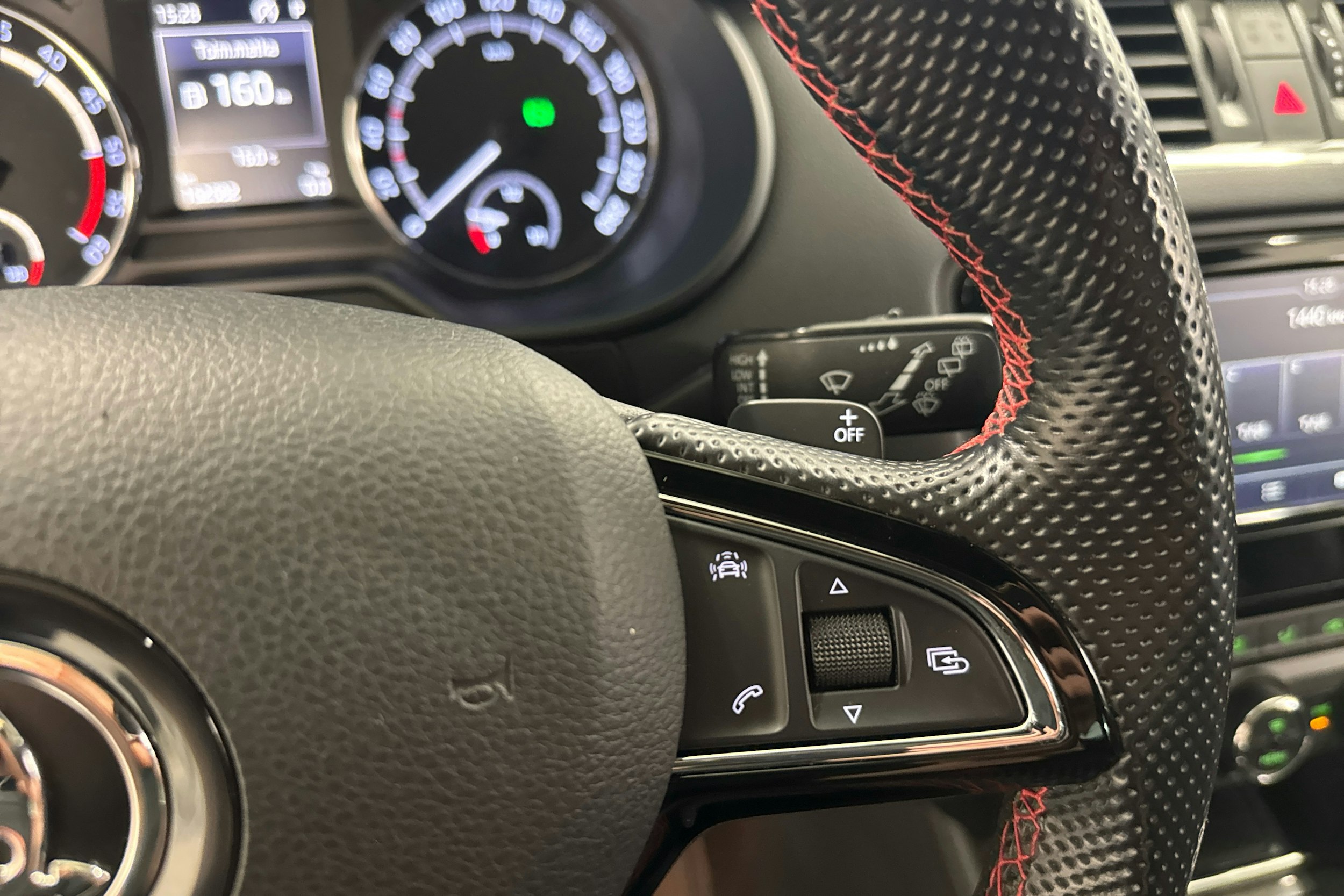 vihreä Skoda Octavia 2017 kuva 14.