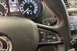 vihreä Skoda Octavia 2017 kuva 14.