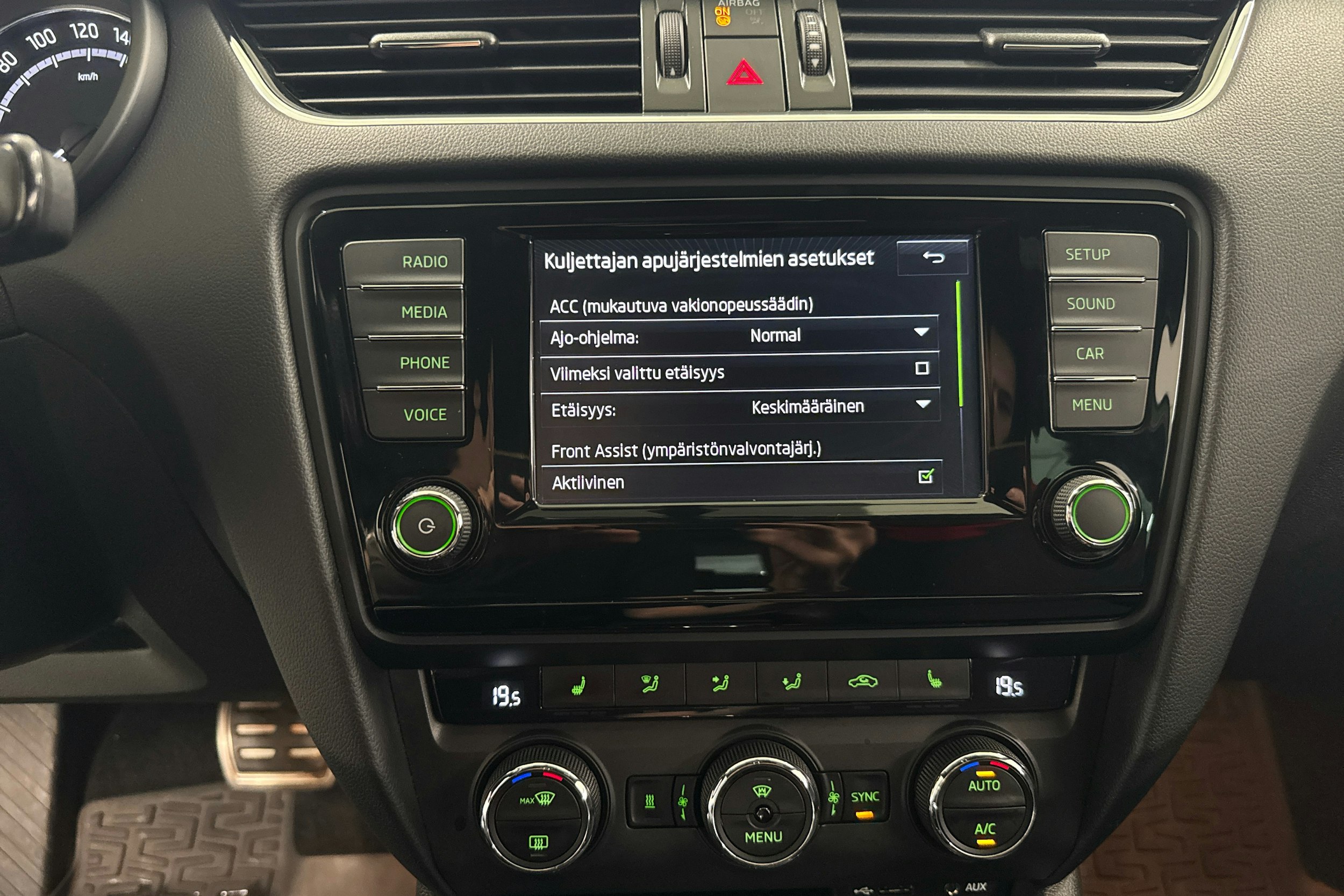 vihreä Skoda Octavia 2017 kuva 18.