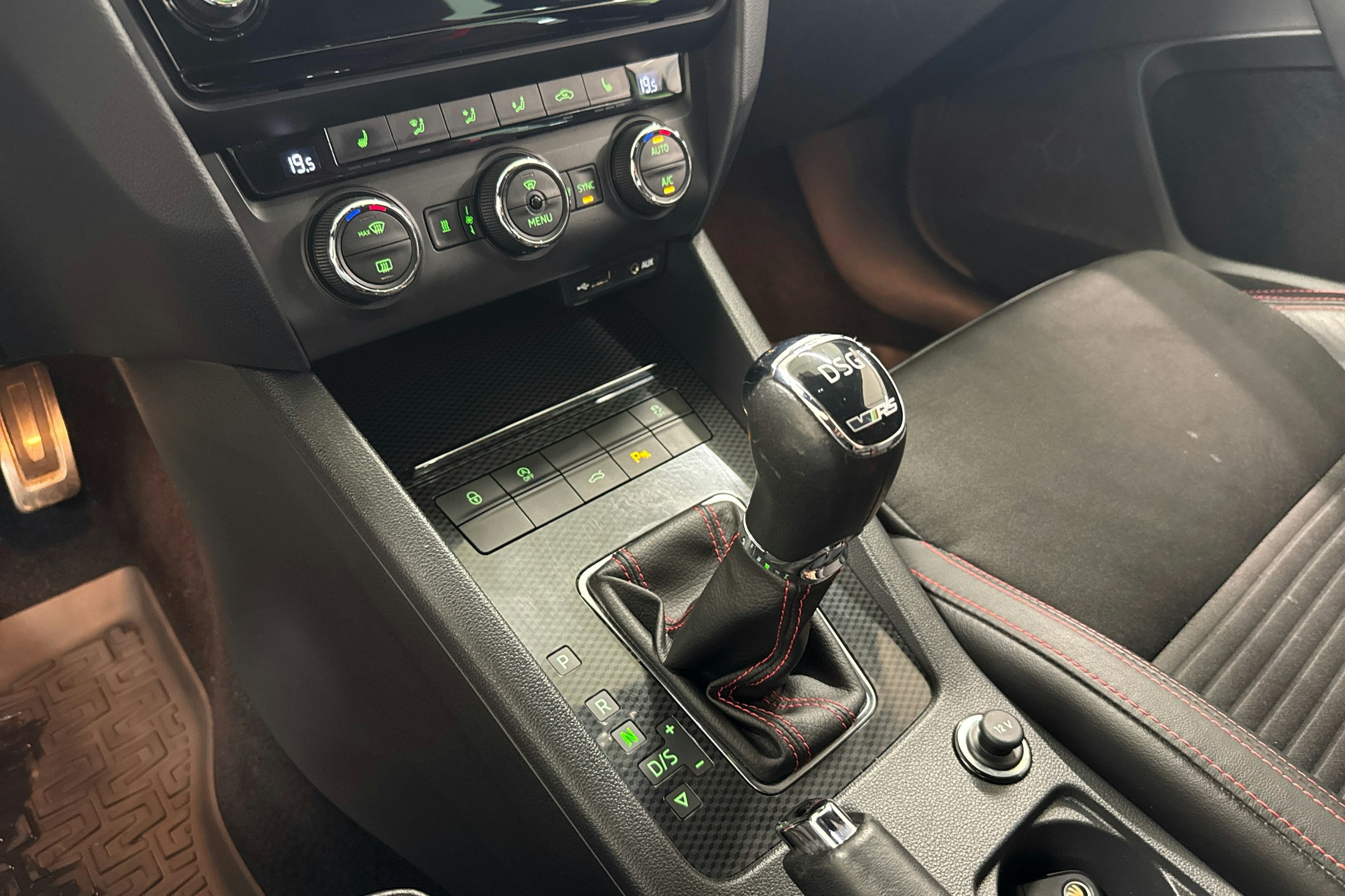 vihreä Skoda Octavia 2017 kuva 20.
