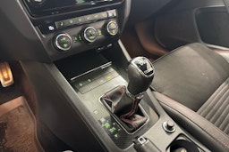 vihreä Skoda Octavia 2017 kuva 20.