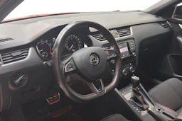 punainen Skoda Octavia 2017 kuva 6.