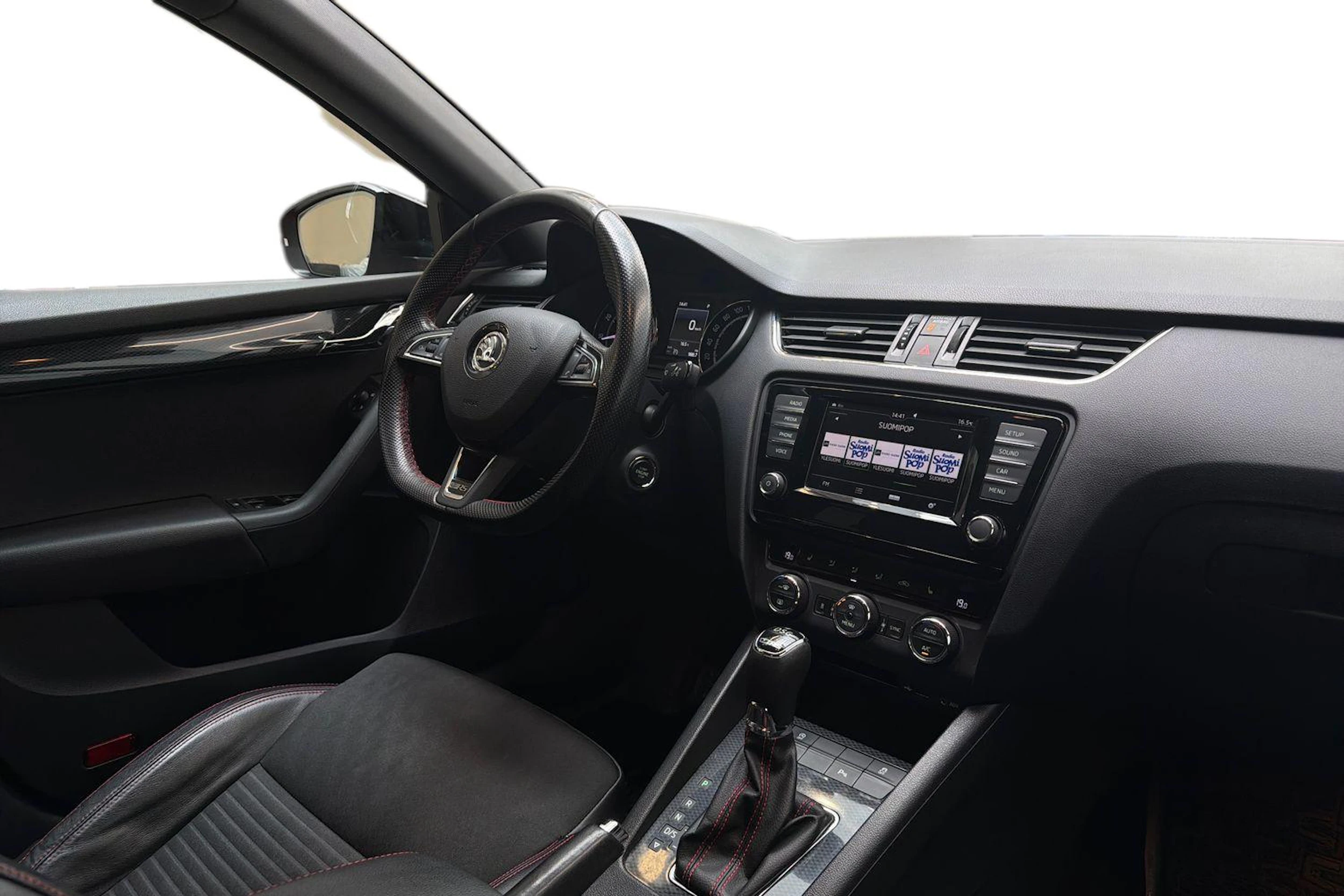 punainen Skoda Octavia 2017 kuva 7.