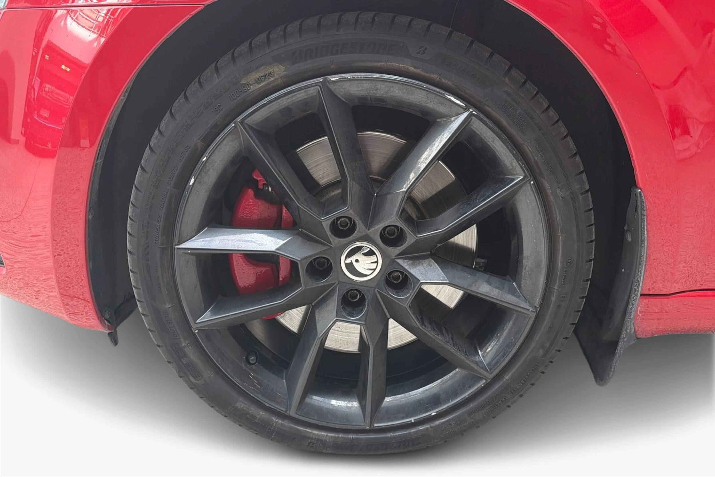 punainen Skoda Octavia 2017 kuva 9.