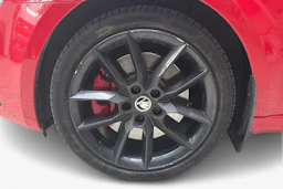 punainen Skoda Octavia 2017 kuva 9.