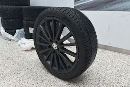 punainen Skoda Octavia 2017 kuva 10.