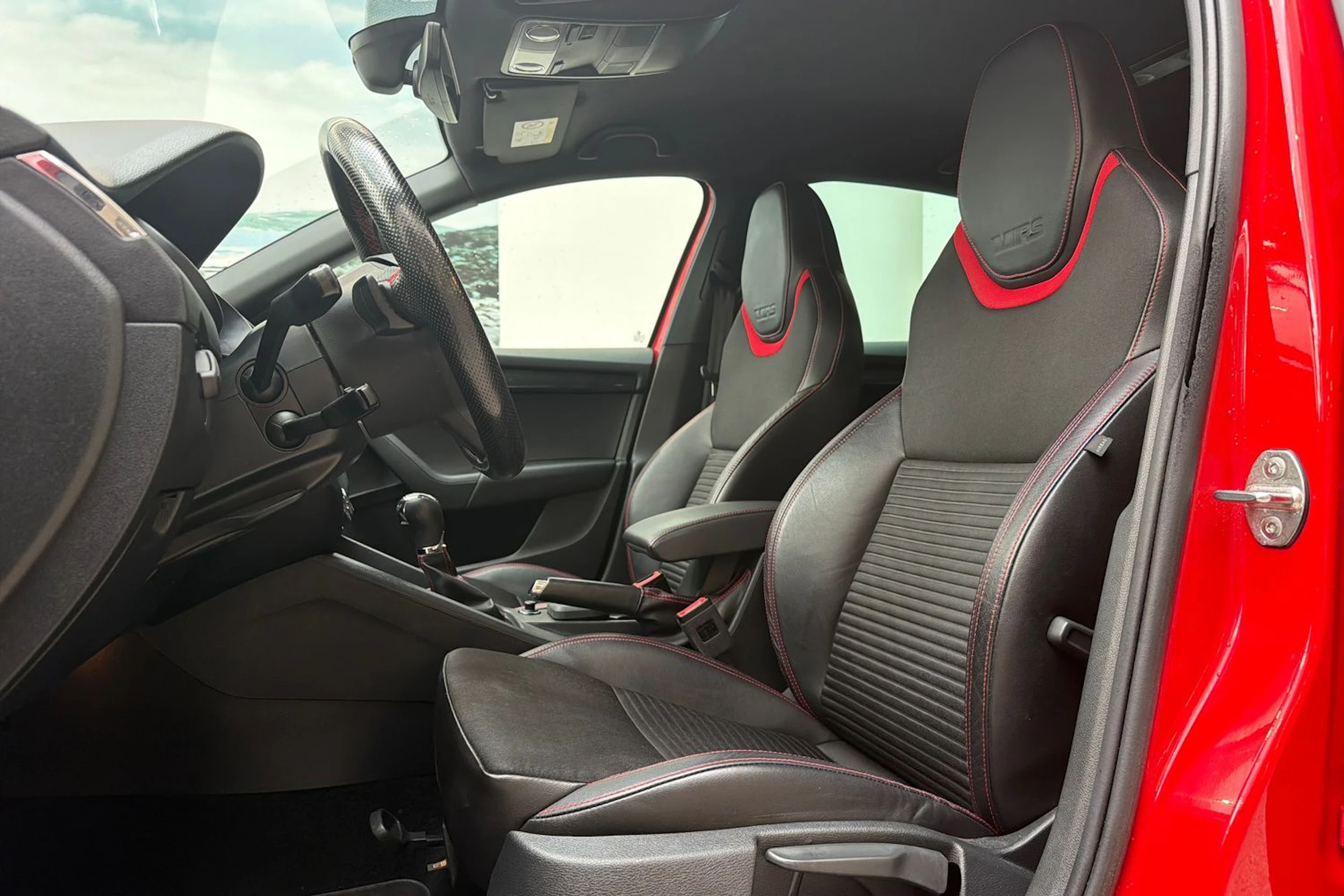 punainen Skoda Octavia 2017 kuva 11.
