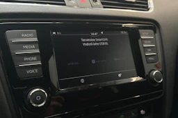 punainen Skoda Octavia 2017 kuva 16.