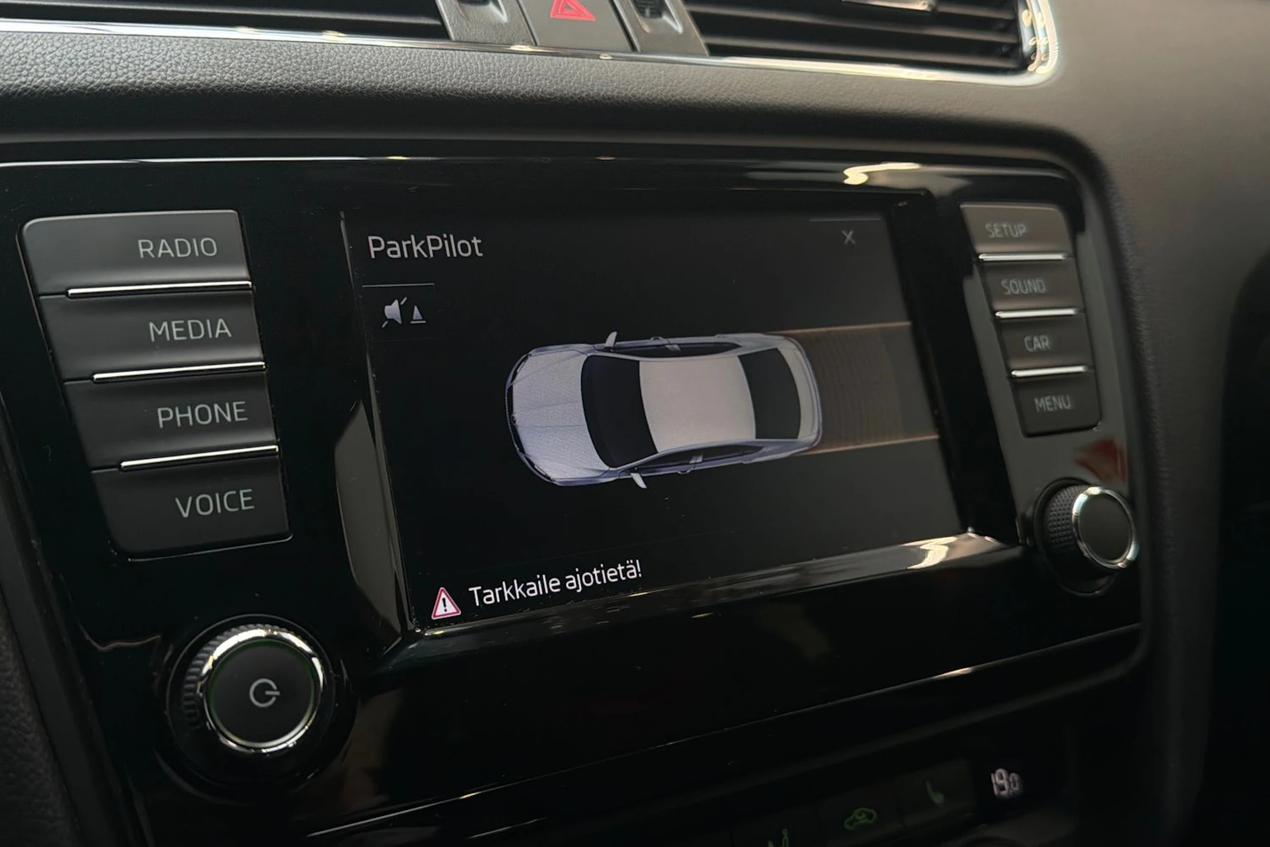 punainen Skoda Octavia 2017 kuva 18.