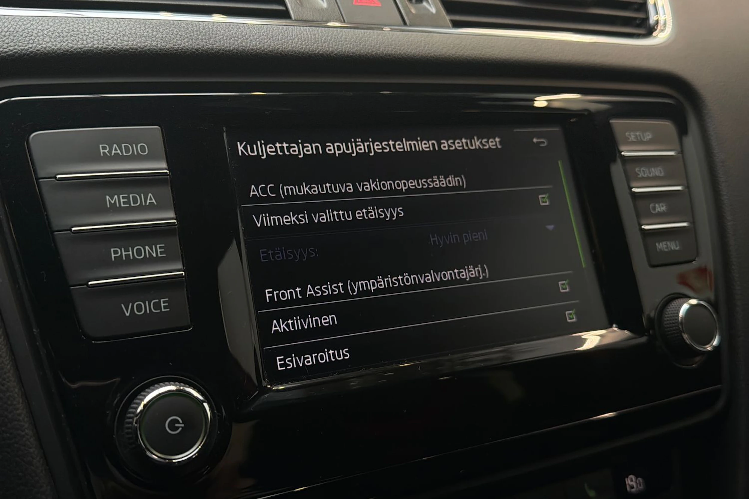 punainen Skoda Octavia 2017 kuva 19.