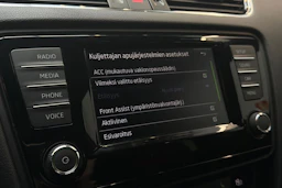 punainen Skoda Octavia 2017 kuva 19.