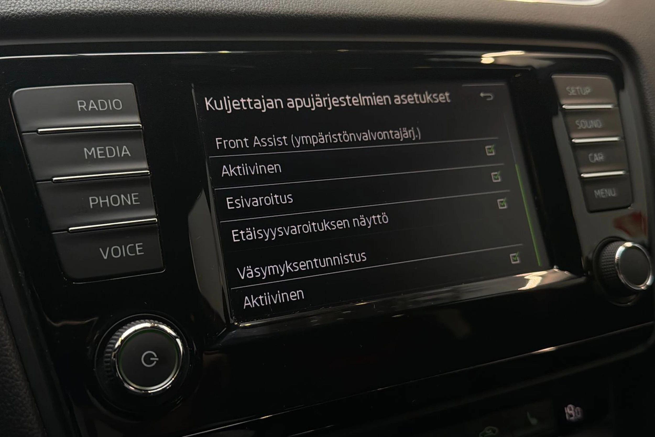 punainen Skoda Octavia 2017 kuva 20.