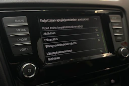 punainen Skoda Octavia 2017 kuva 20.