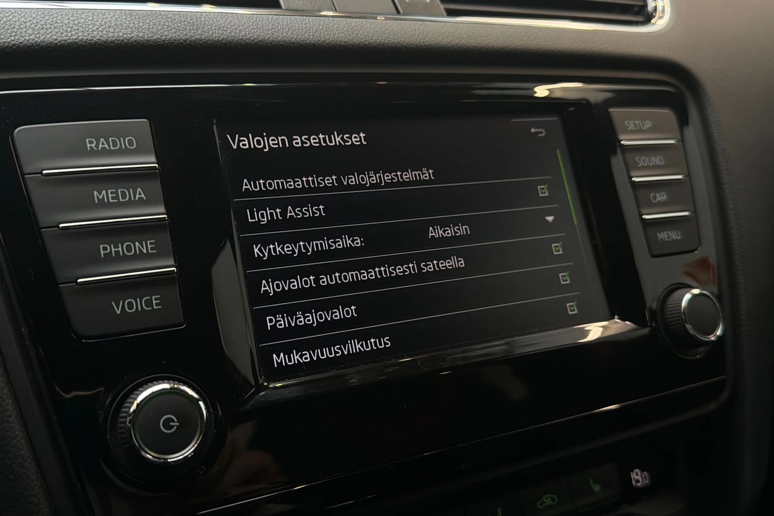 punainen Skoda Octavia 2017 kuva 21.