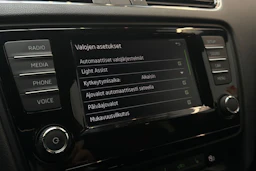 punainen Skoda Octavia 2017 kuva 21.