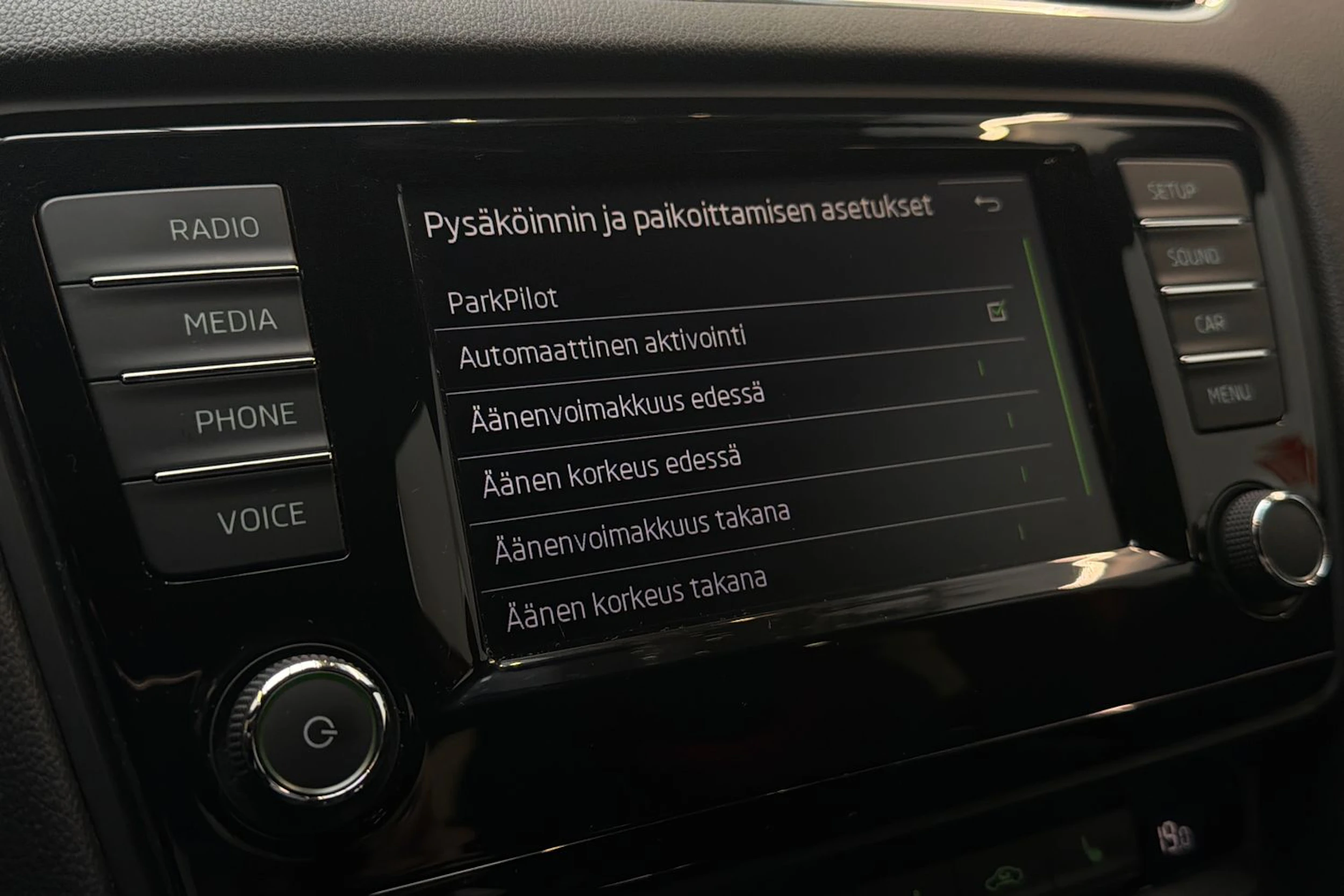 punainen Skoda Octavia 2017 kuva 22.