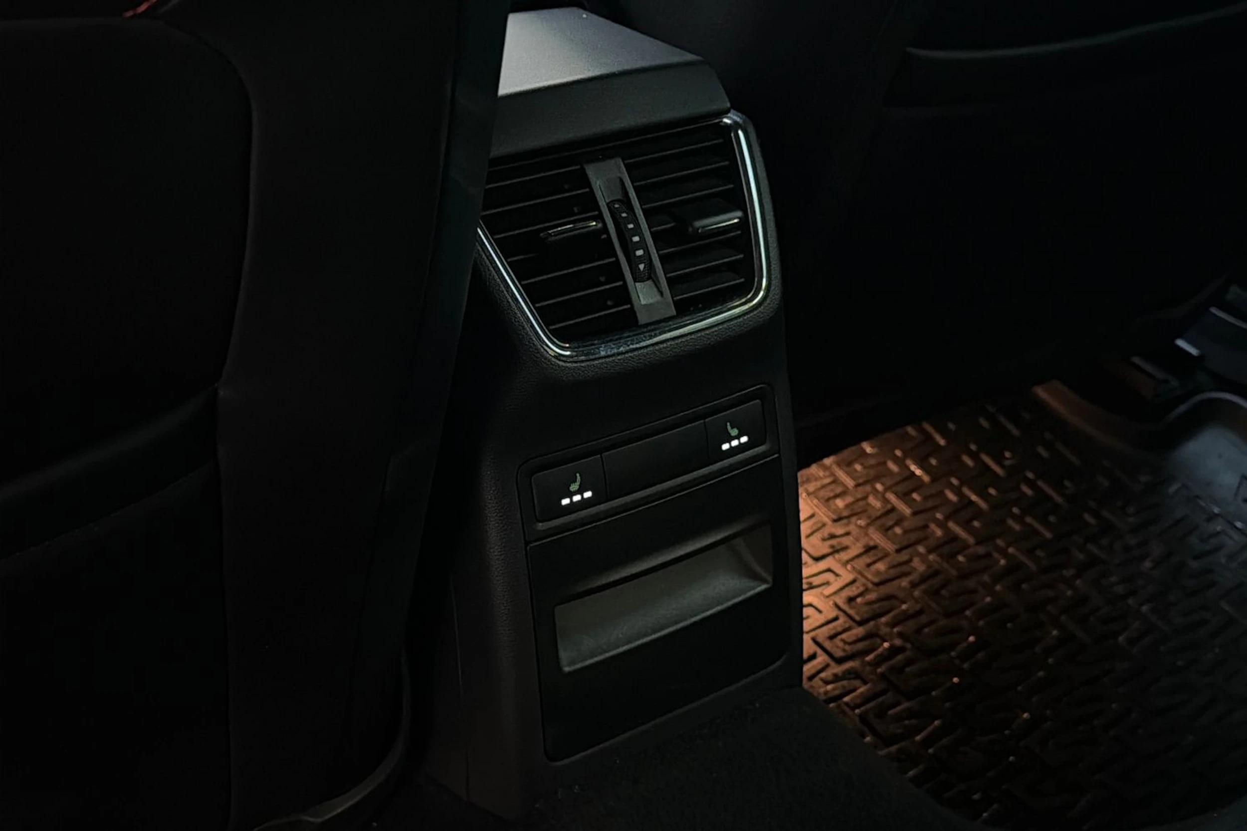 punainen Skoda Octavia 2017 kuva 25.