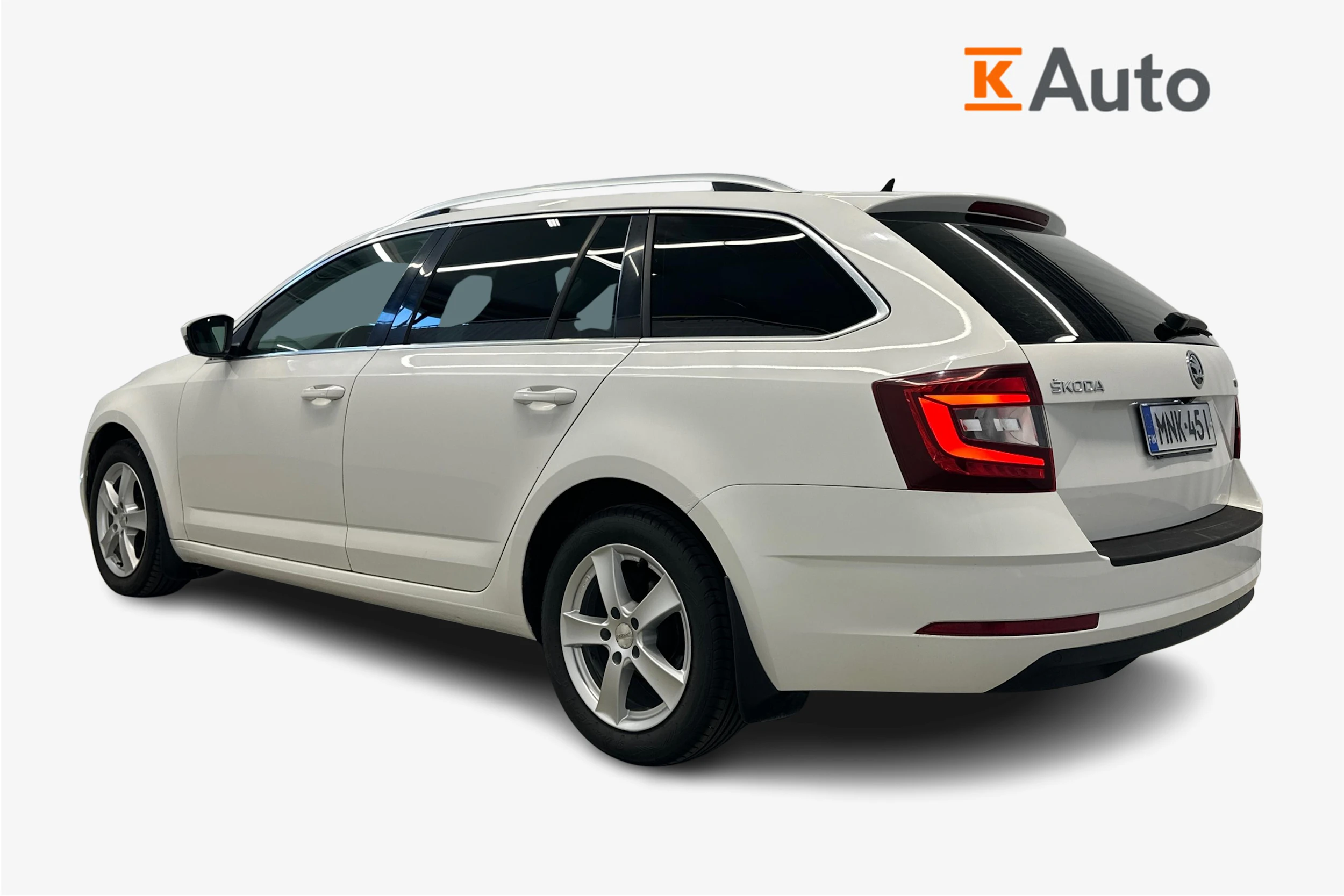 valkoinen Skoda Octavia 2018 kuva 2.
