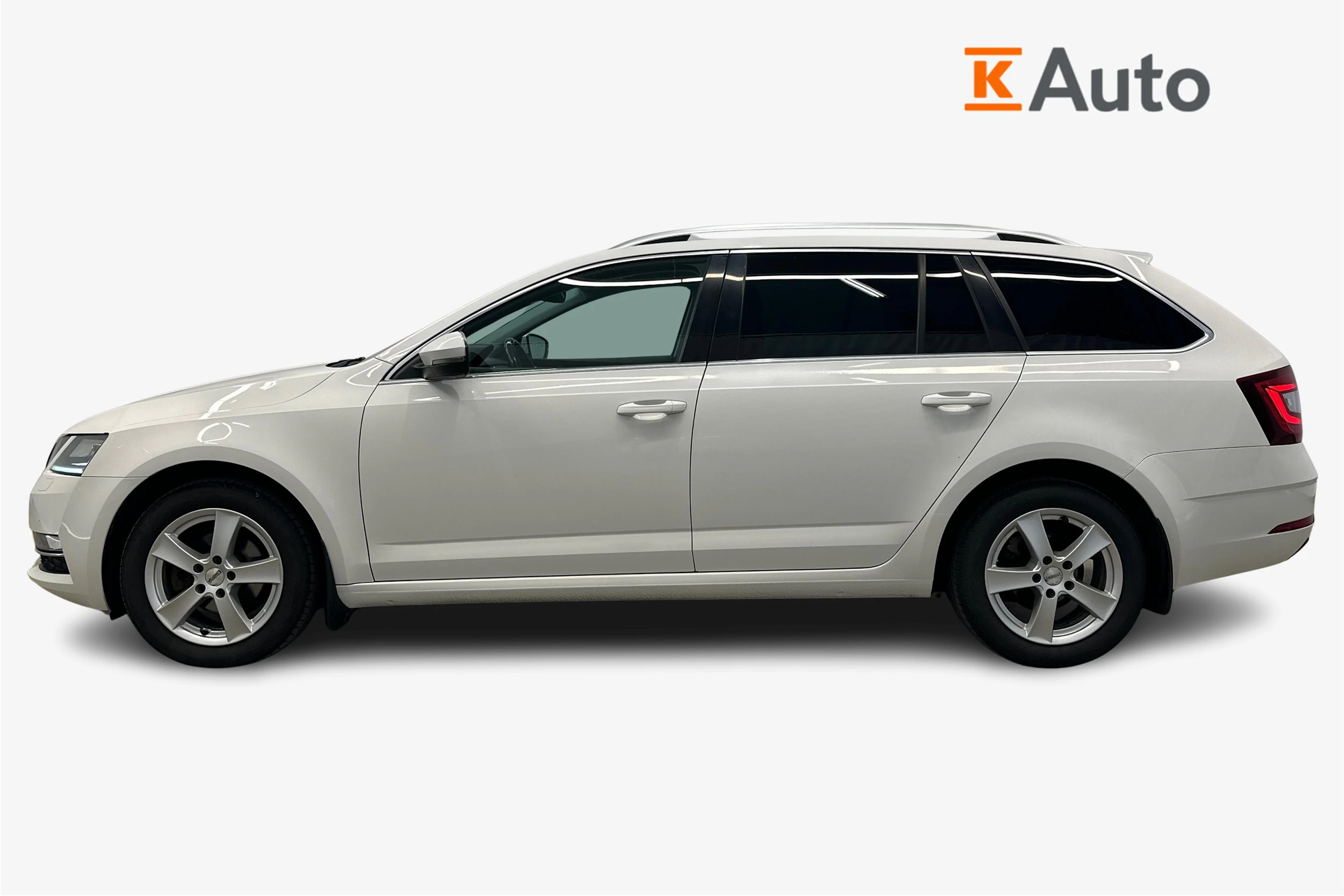 valkoinen Skoda Octavia 2018 kuva 5.