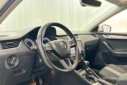 valkoinen Skoda Octavia 2018 kuva 10.