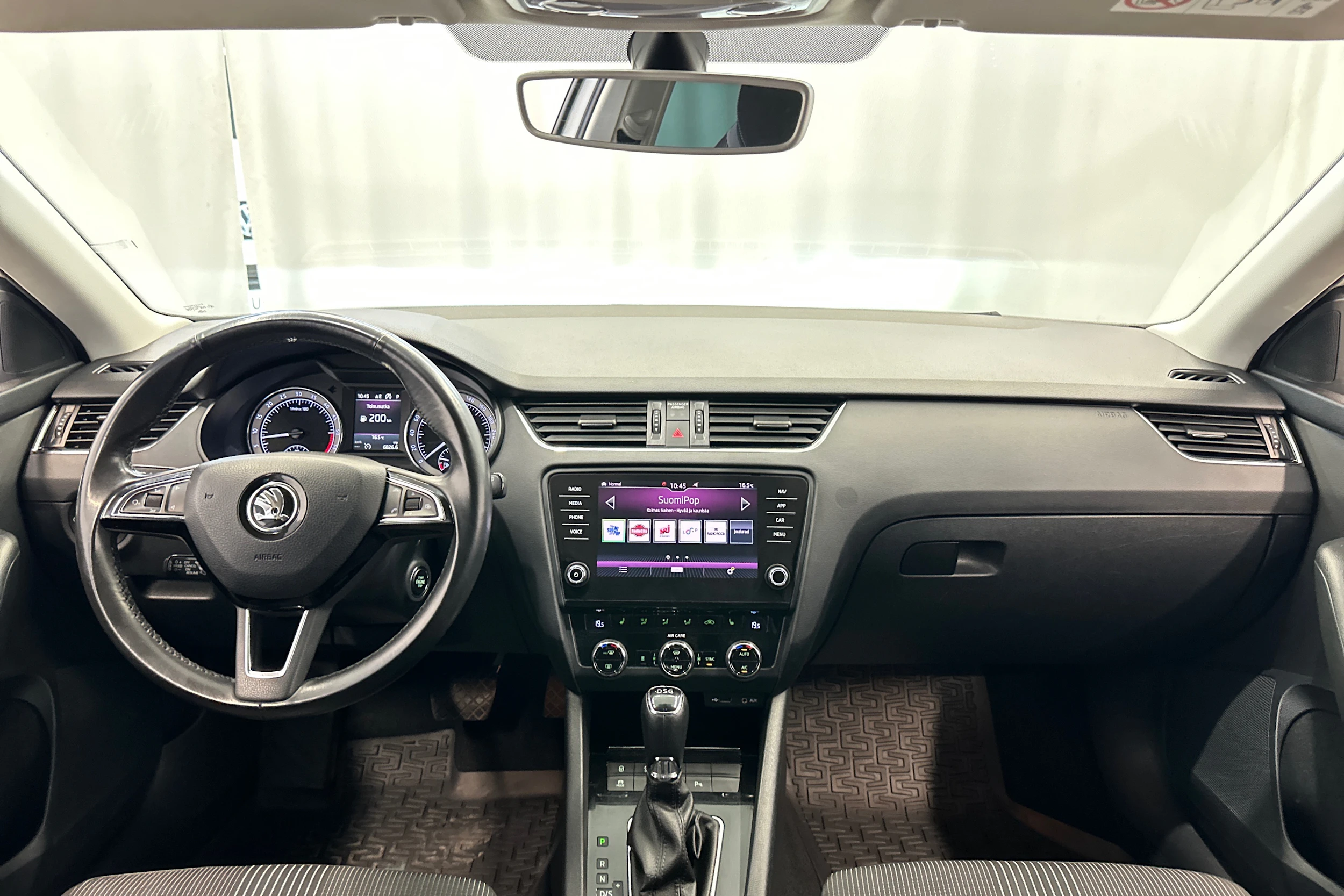 valkoinen Skoda Octavia 2018 kuva 11.