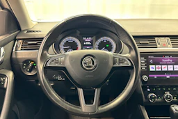 valkoinen Skoda Octavia 2018 kuva 12.