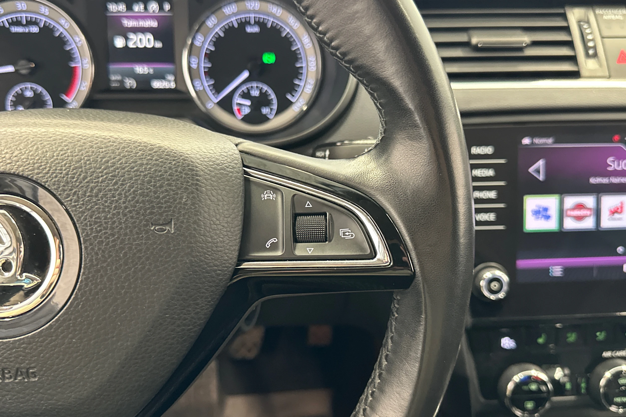 valkoinen Skoda Octavia 2018 kuva 14.
