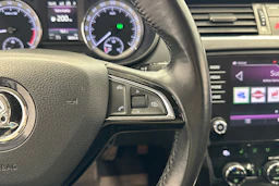 valkoinen Skoda Octavia 2018 kuva 14.