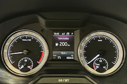 valkoinen Skoda Octavia 2018 kuva 15.