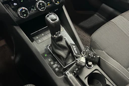 valkoinen Skoda Octavia 2018 kuva 16.