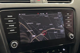 valkoinen Skoda Octavia 2018 kuva 18.