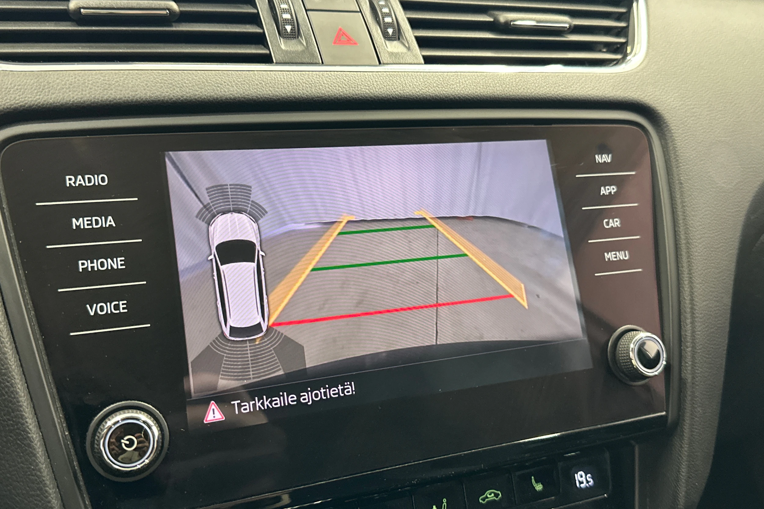 valkoinen Skoda Octavia 2018 kuva 19.