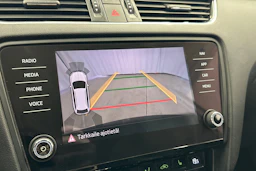 valkoinen Skoda Octavia 2018 kuva 19.
