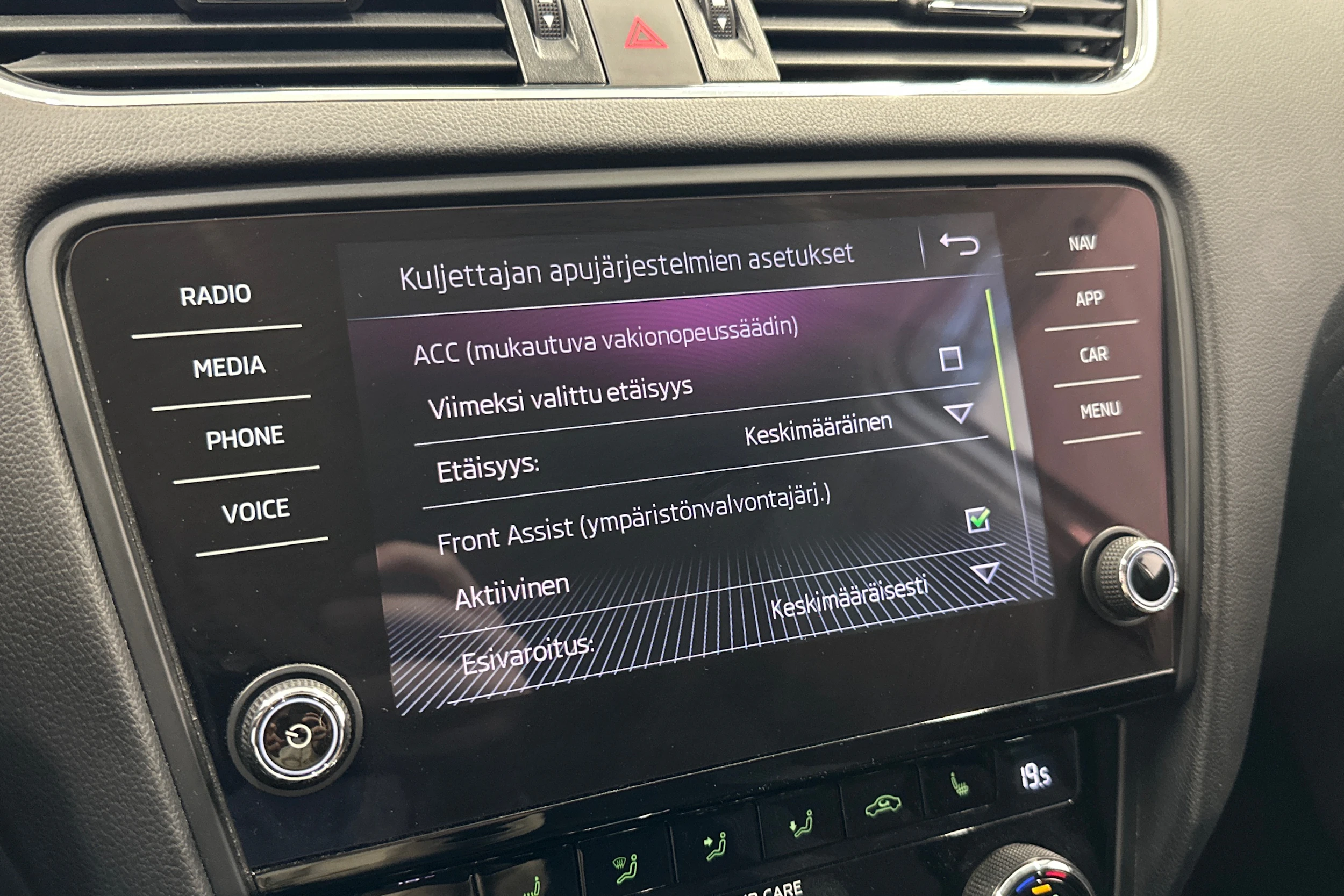 valkoinen Skoda Octavia 2018 kuva 20.