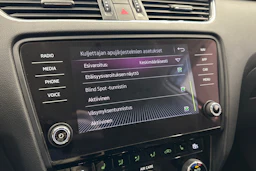 valkoinen Skoda Octavia 2018 kuva 21.