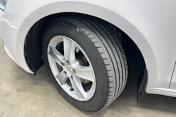 valkoinen Skoda Octavia 2018 kuva 31.