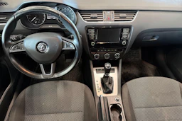 valkoinen Skoda Octavia 2017 kuva 7.