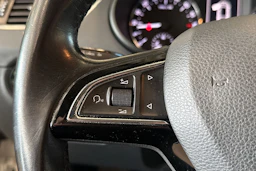 valkoinen Skoda Octavia 2017 kuva 13.