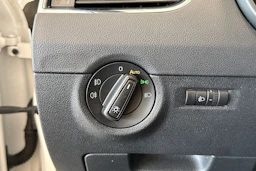 valkoinen Skoda Octavia 2017 kuva 16.