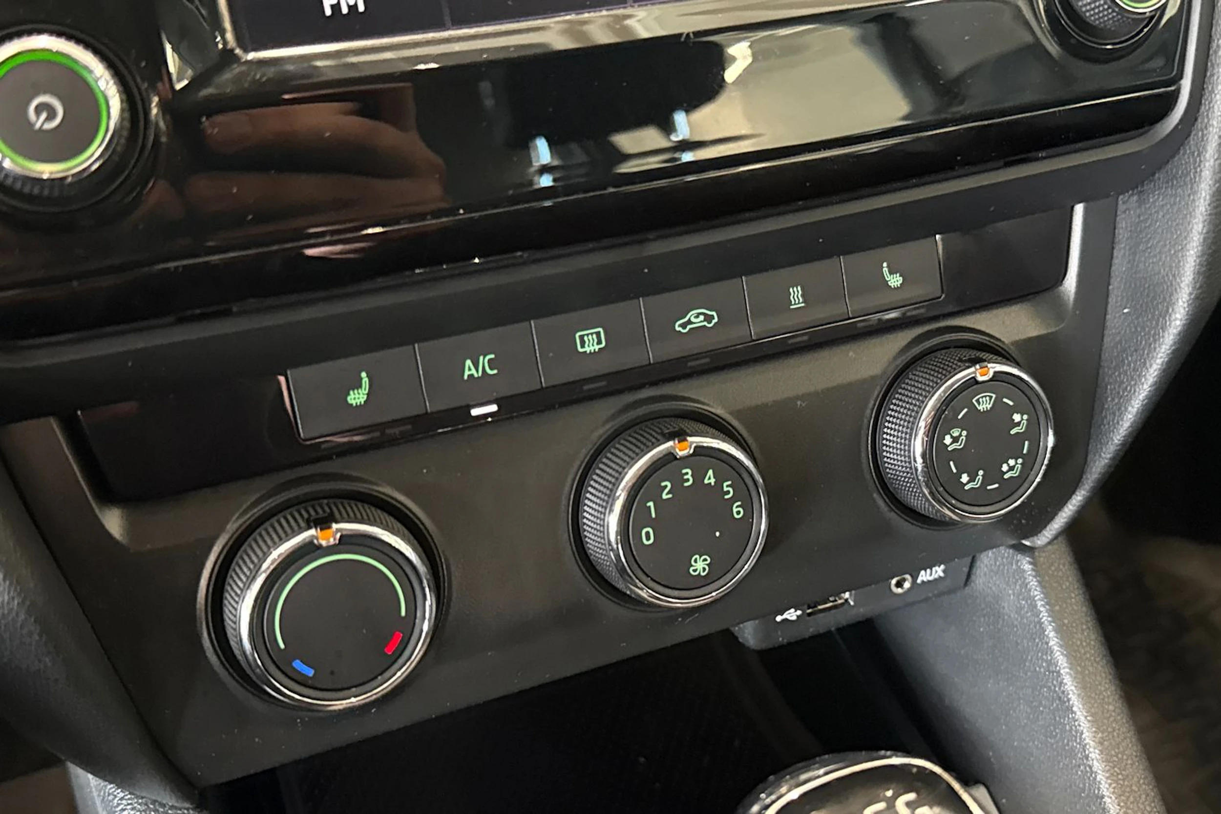 valkoinen Skoda Octavia 2017 kuva 21.