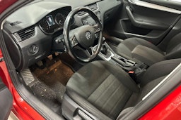 punainen Skoda Octavia 2017 kuva 3.