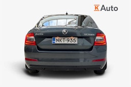 harmaa Skoda Octavia 2017 kuva 3.