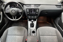 harmaa Skoda Octavia 2017 kuva 9.