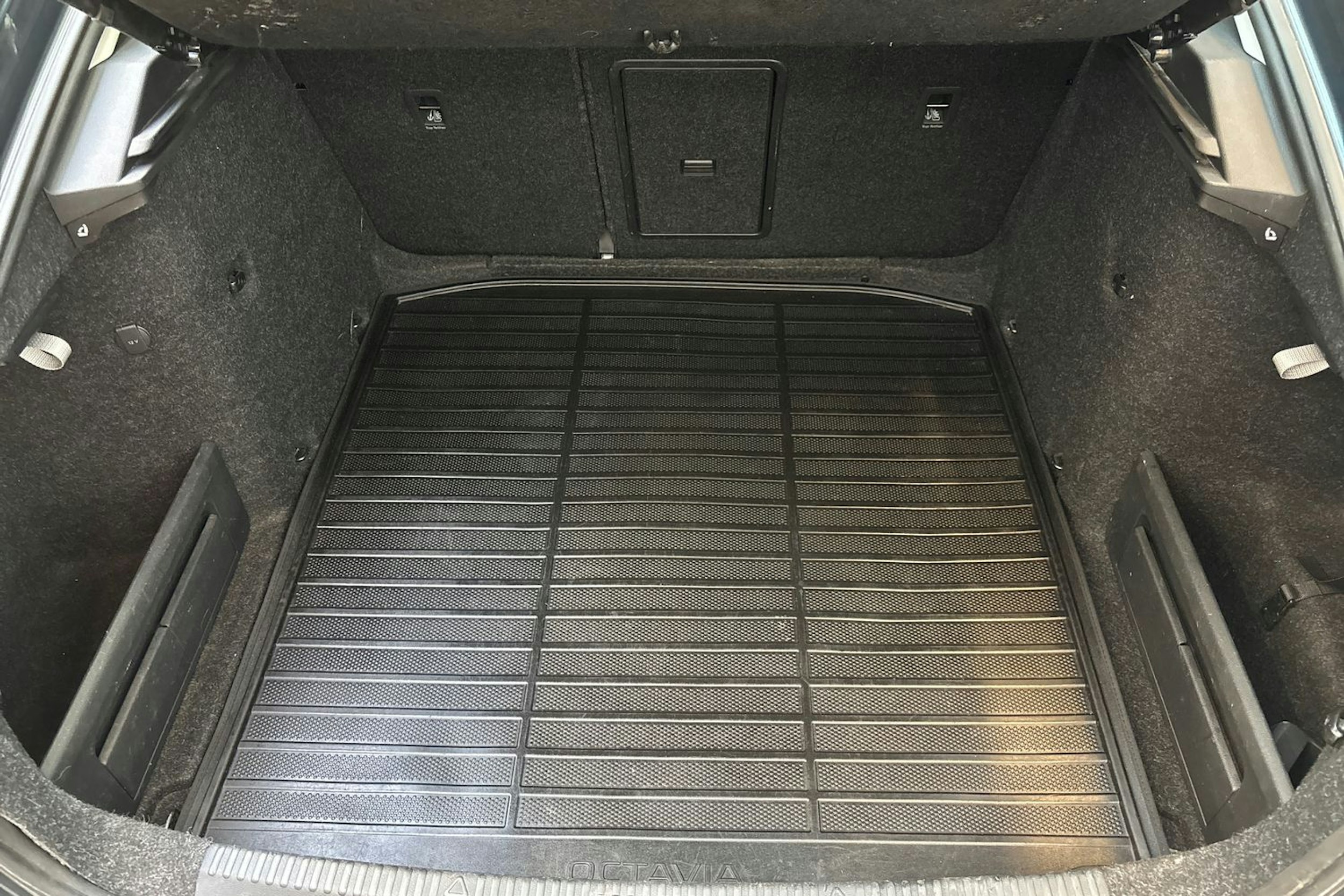 harmaa Skoda Octavia 2017 kuva 14.