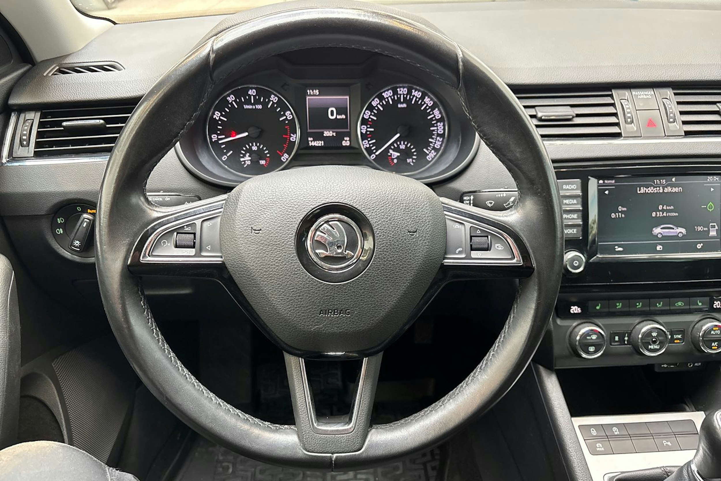harmaa Skoda Octavia 2017 kuva 18.